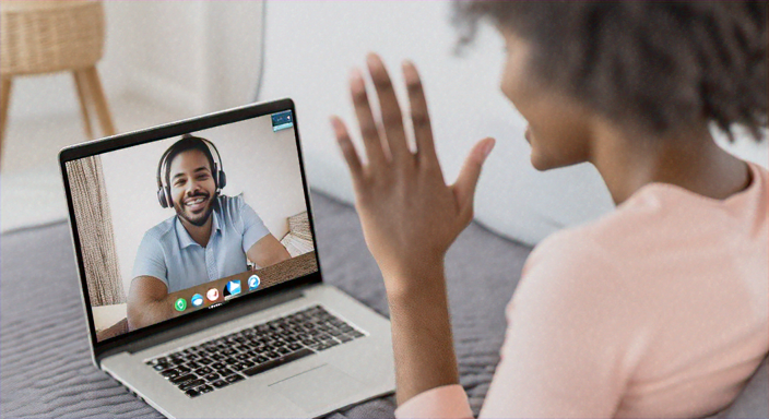 Medico felice in possesso di un appunti con i pazienti